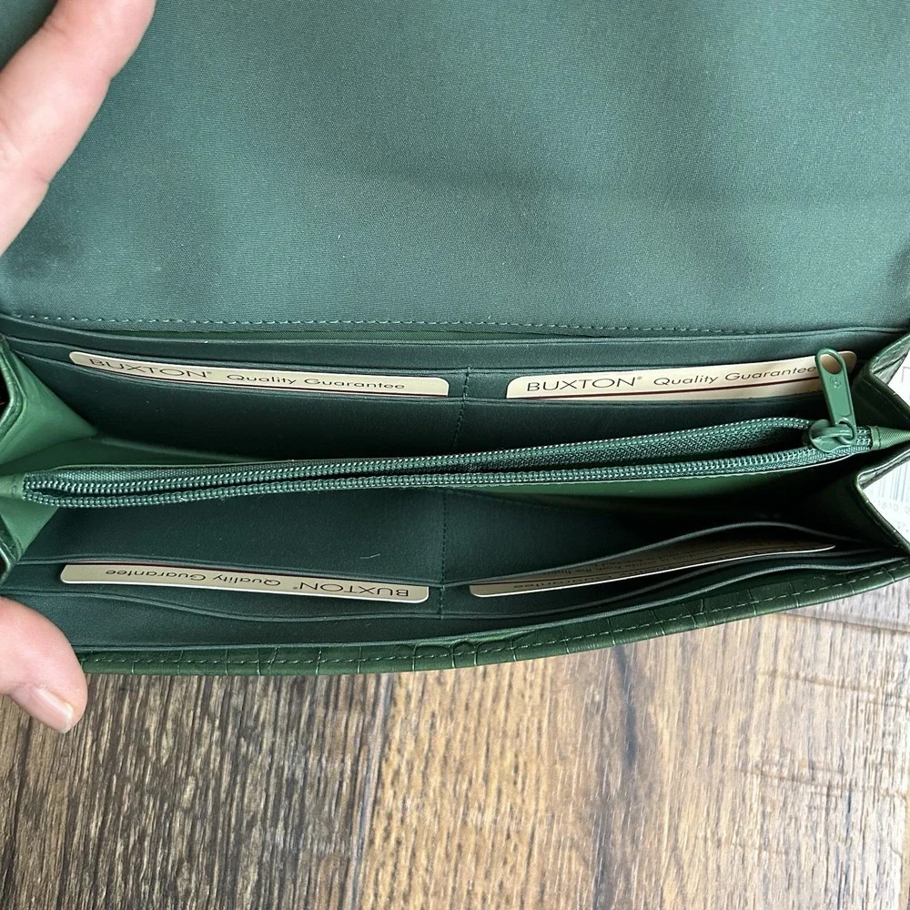 Julia Buxton Organizer Clutch Wallet Green Croc Embossed Wristlet 39316 NOS